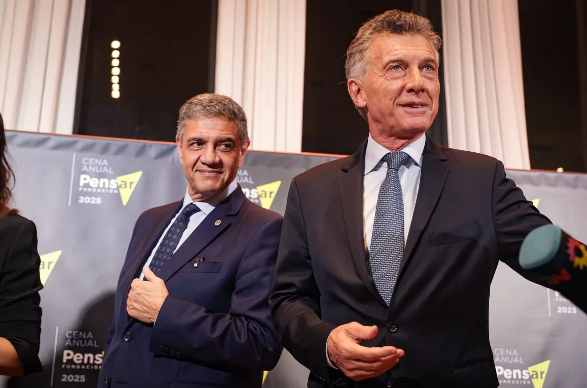Intereses cruzados dificultan el acuerdo LLA-Pro en la Capital: la tensión entre los Macri, el rol de Angelici y la presión libertaria