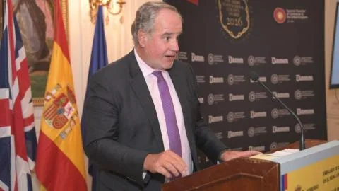 Demetrio Carceller Arce recibe el Premio de Oro Eduardo Barrachina 2026
