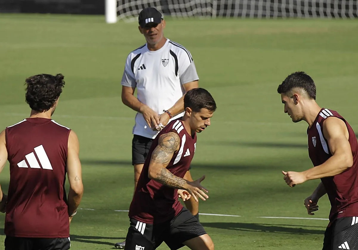 García Plaza exige más a su Sevilla FC: «El equipo tiene que crecer, y crecer no significa que ganes»