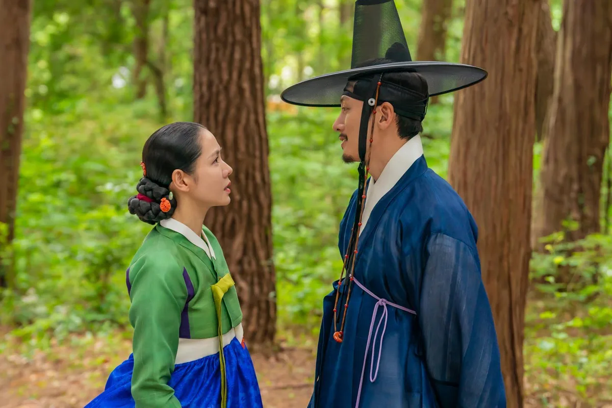 지창욱 vs 배용준… 누구 스캔들이 더 요란할까