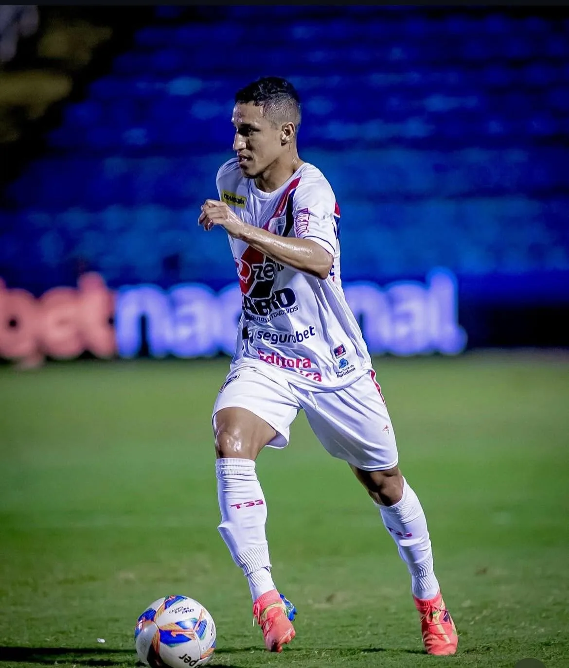 Manaus contrata atacante Samuel Almeida, ex-Ferroviário-CE