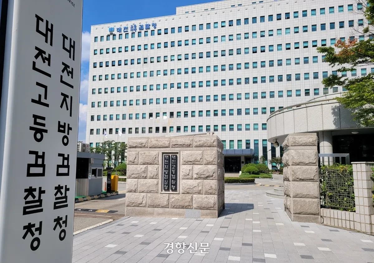 천안 교회서 11세 아동 30시간 결박해 숨지게 한 60대 목사 재판행
