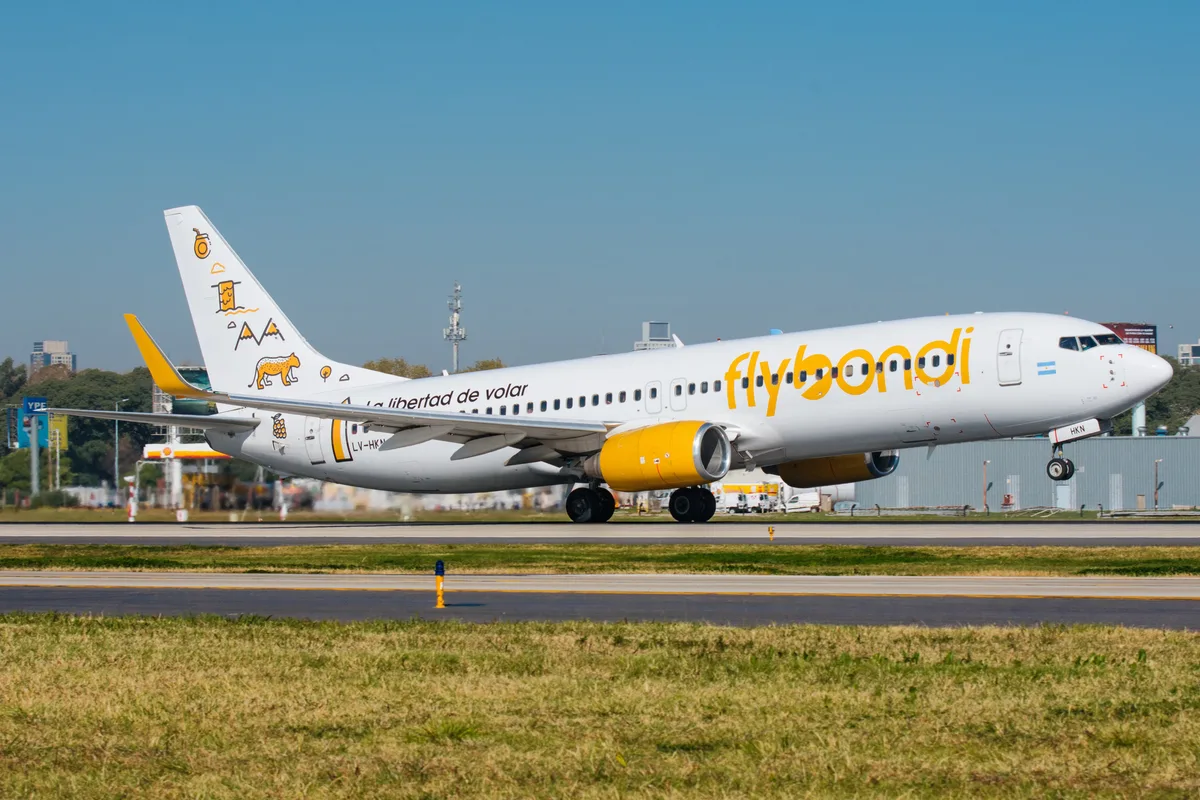 Flybondi no vuela, pero encendió su web: cuál es la estrategia detrás del ícono low cost