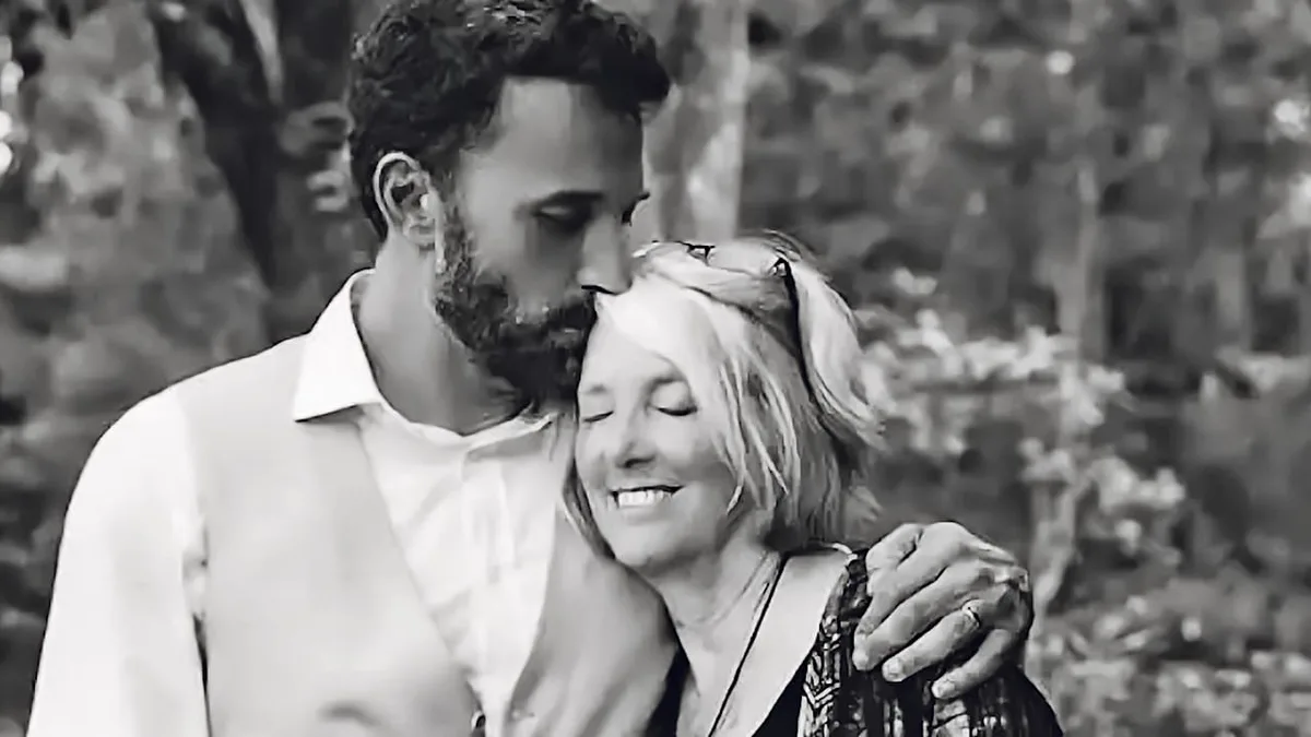 Ben Affleck fand alte Briefe seiner Mutter - Lernt man seine Liebsten nach dem Tod neu kennen?