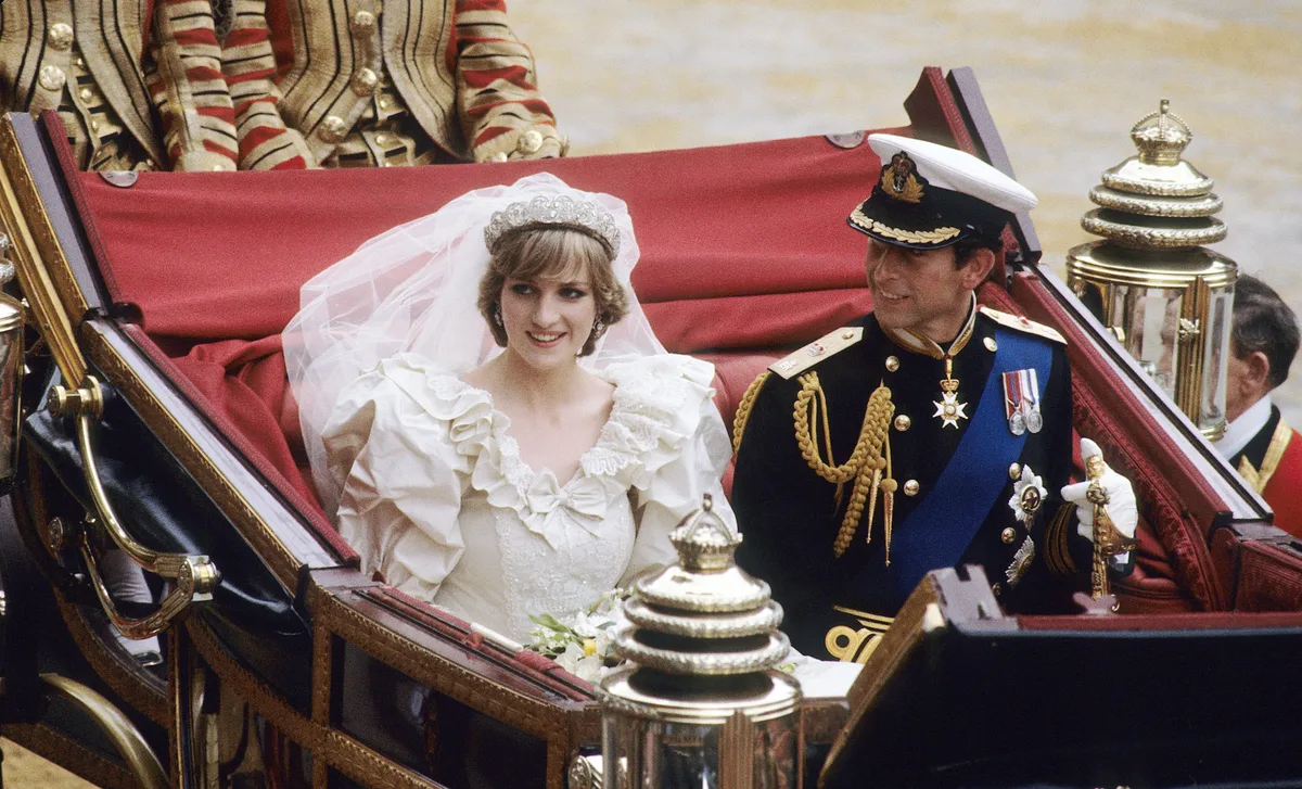 Mordomo motivou divórcio de Diana e Charles, diz irmão da princesa