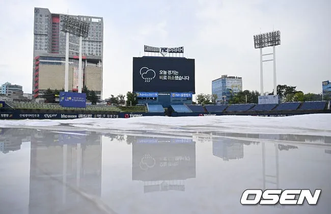 [사진] 갑자기 쏟아진 폭우에 창원NC 경기 우천 취소