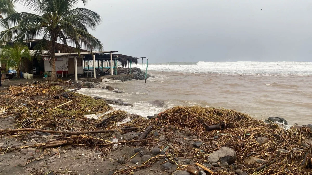 ¿Hay ‘chance’ de que tormenta ‘Simón’ y huracán ‘Trudy’ se fusionen frente a México? Esto dijo el SMN