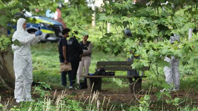 Ermittlungen laufen: Nach tödlichem Streit in Leverkusen: Täter weiter flüchtig