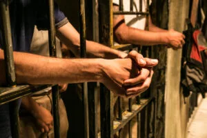 Prisão como pedágio jurisdicional e o limbo antes da execução penal