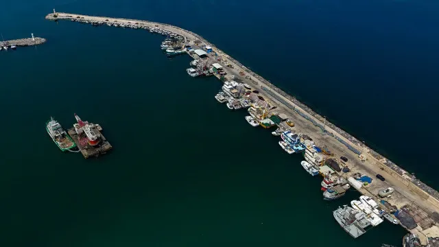 Dez pessoas desaparecidas após colisão entre dois navios na Turquia
