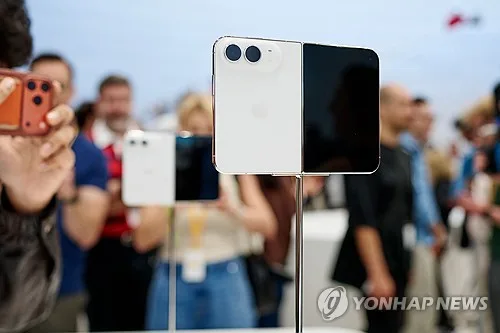 아이폰18·첫 폴더블 출격…삼성·LGD, 하반기 '애플 효과' 볼까