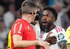 Vini é suspenso por 4 jogos após puxão de cabelo e não encara o Barcelona