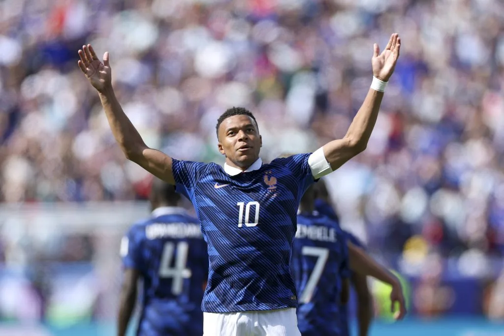 Mbappé deixa Nike após quase 20 anos e vira rosto de nova marca no futebol