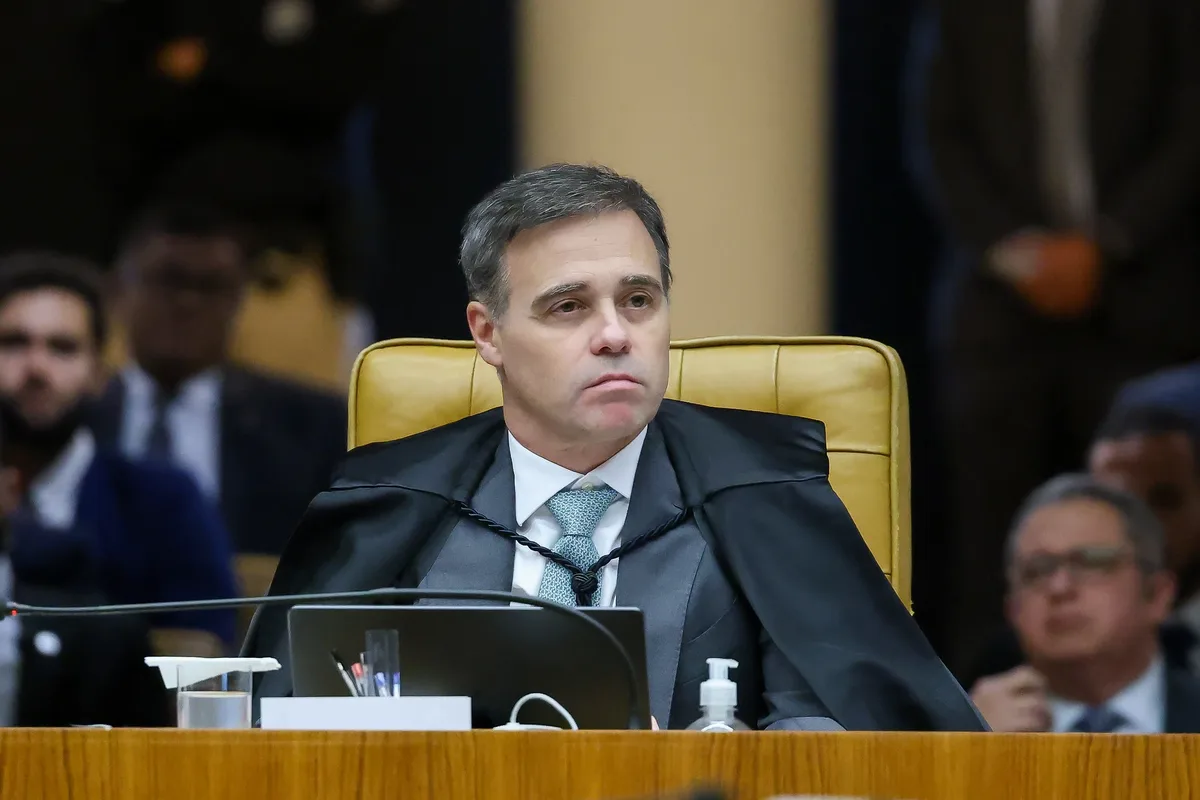 Mendonça acusa Moraes de usar a PF para calúnia, obstrução de justiça e intimidação