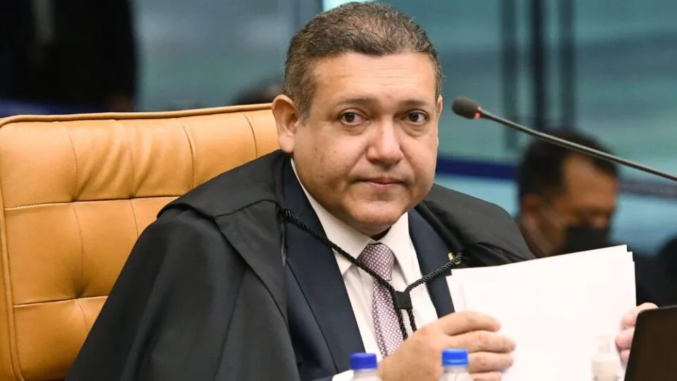 Nunes Marques alega impedimento e desfalca julgamento sobre Alexandre de Moraes