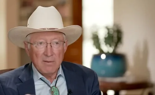 Ken Salazar regresa a México para contar "su historia"; apuesta por una alianza más fuerte de América del Norte