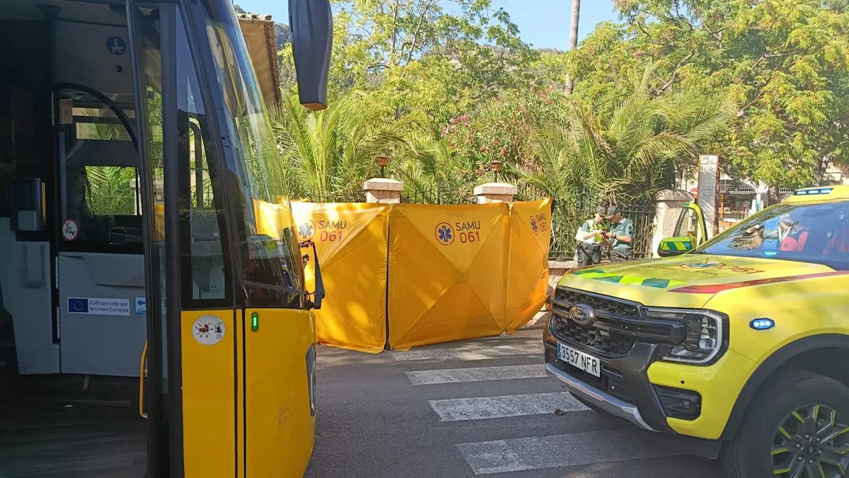 Tödlicher Unfall auf der Ferieninsel - Mallorca-Bus rammt Laterne! Tourist erschlagen