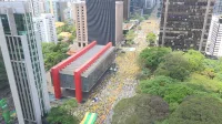 Domingo de campanha: Flávio fala de vagas no STF; PT lembra mortes na Covid