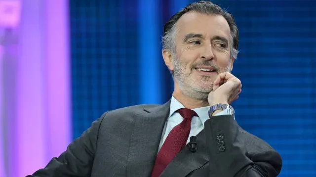 "Ficámos a saber que vamos ser todos acionistas da REN. Para quê?"