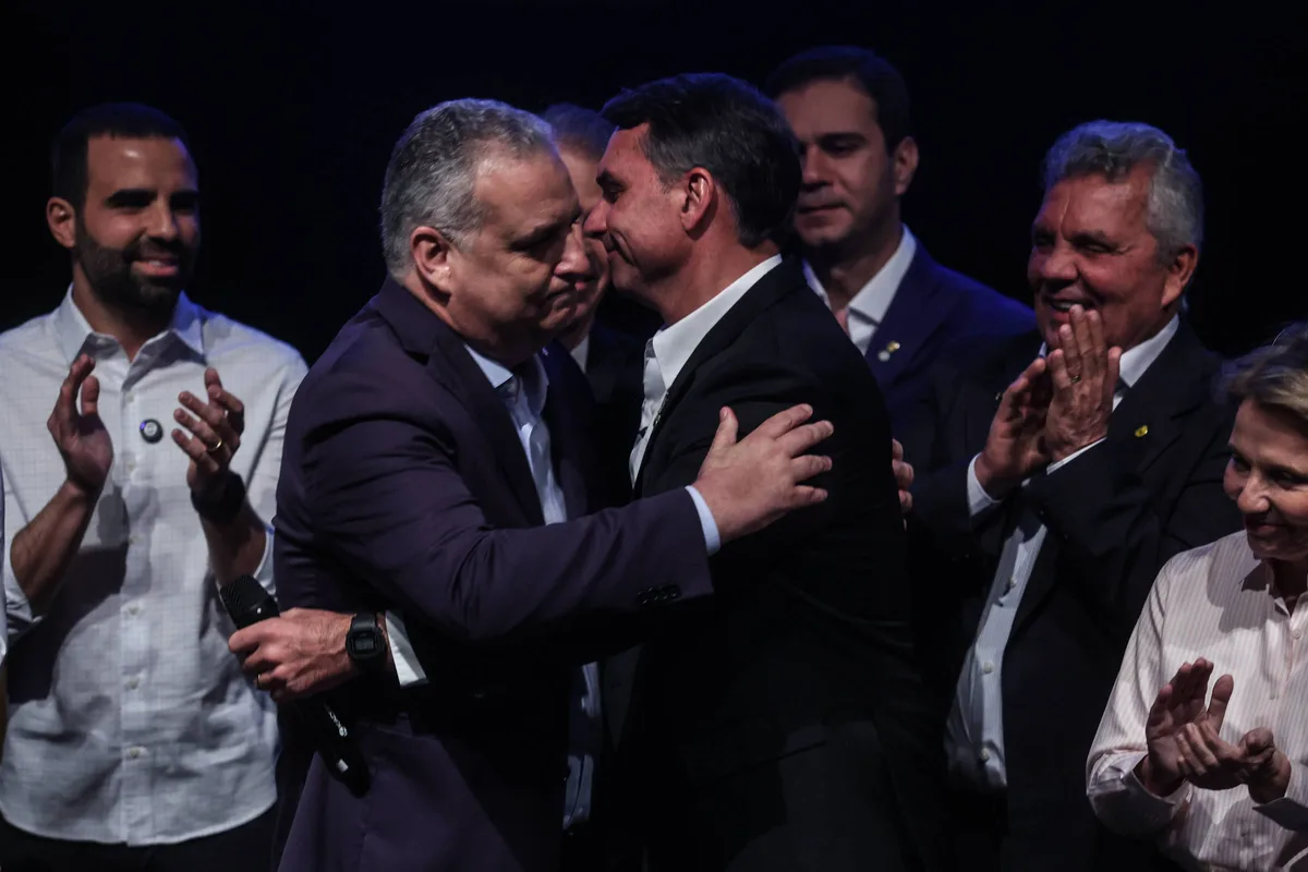 Denunciante de suposta armação acumula mudanças de versão sobre vice de Flávio Bolsonaro