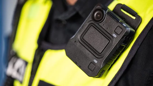Ausrüstung für Polizei: Neue Technik löst automatisch Video bei Waffen-Einsatz aus