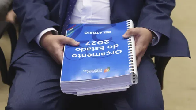 AO MINUTO: Das "contas sólidas" às críticas. Partidos reagem