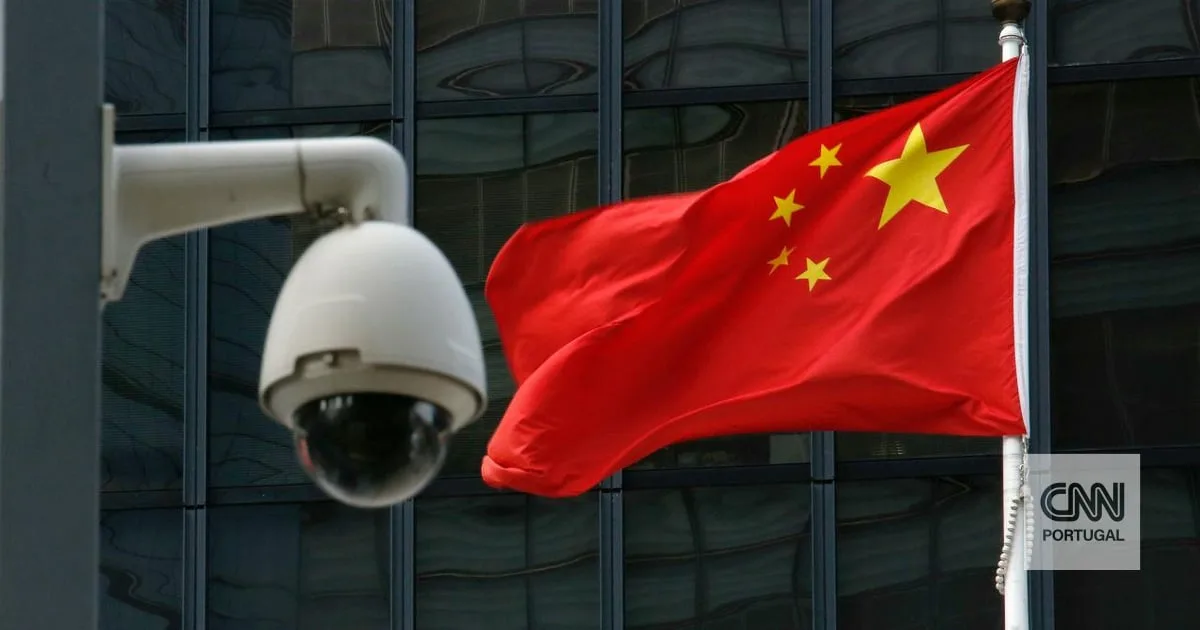 Justiça da China condena fundador da imobiliária Evergrande a prisão perpétua