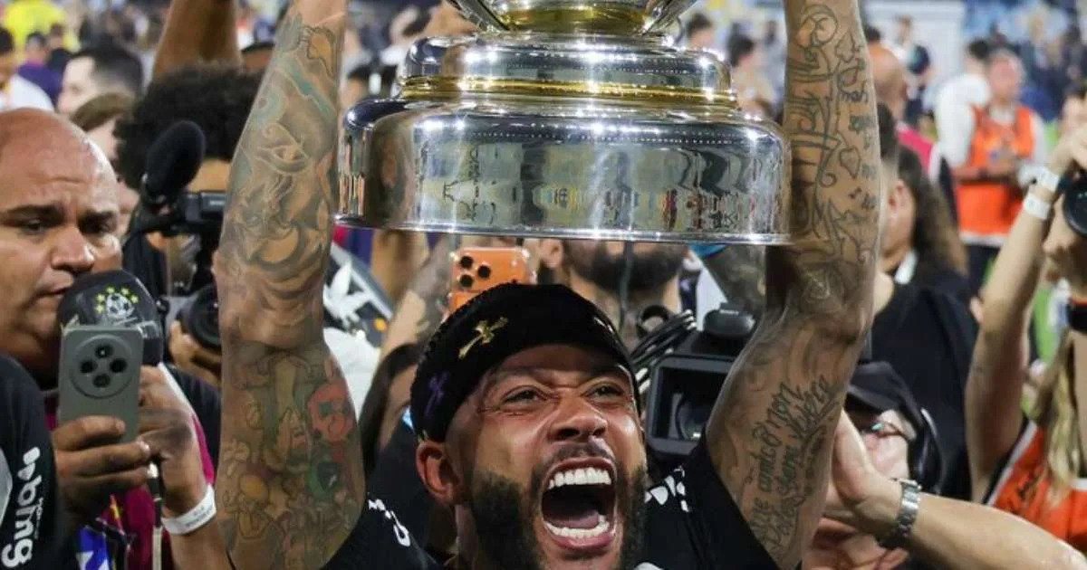 Títulos, salário milionário e mais: relembre passagem de Memphis Depay pelo Corinthians