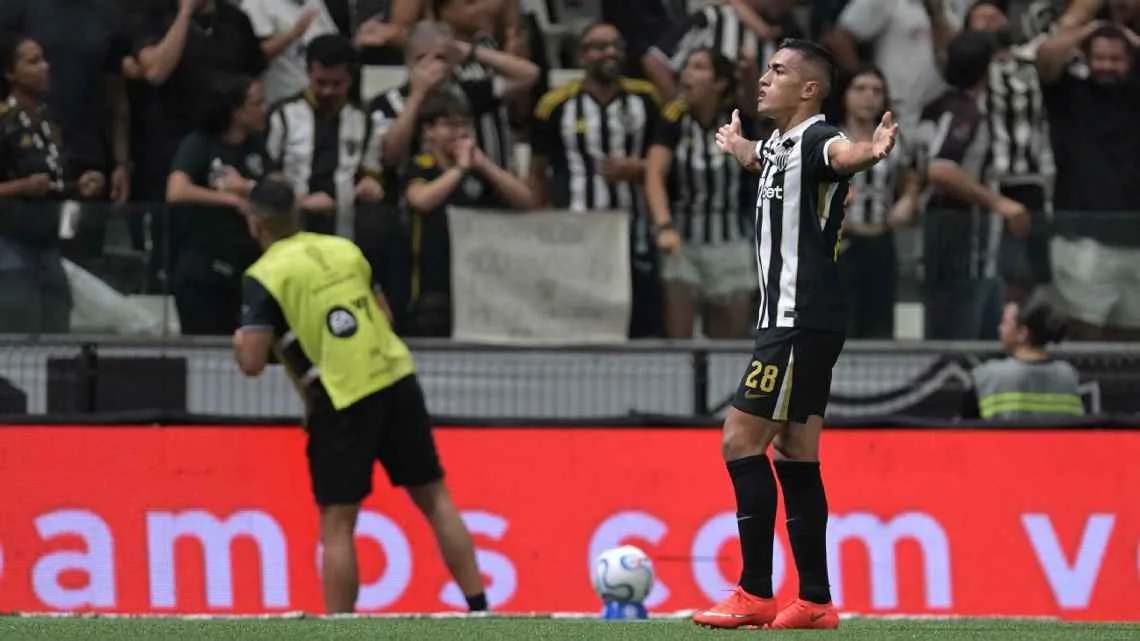 Atlético-MG vence o Santos nos pênaltis e avança à semifinal da Sul-Americana
