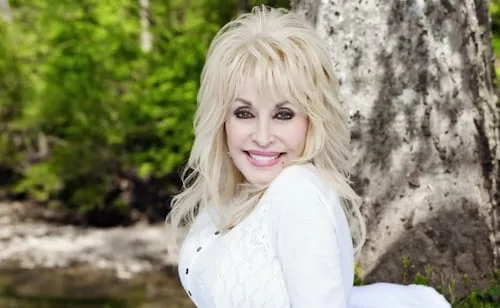 La despedida de Dolly Parton reúne a Khloé Kardashian, Jamie Lee Curtis, Tommy Mottola y más celebridades