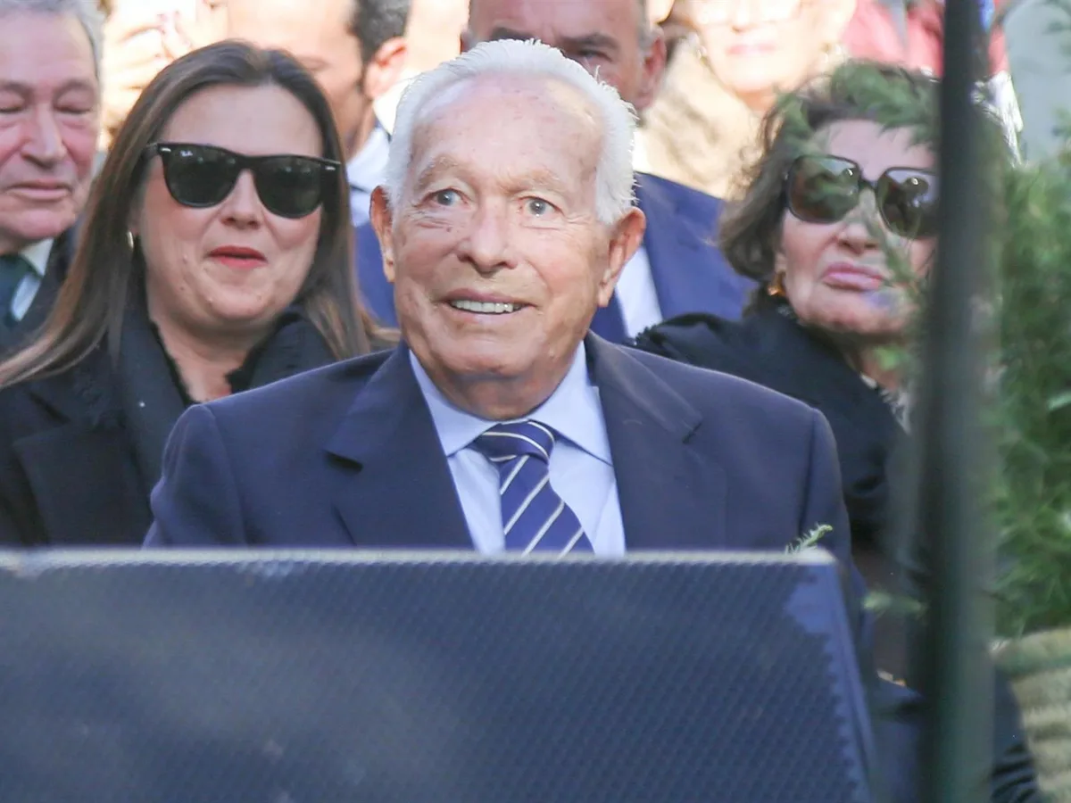 Curro Romero, ingresado de urgencia en Sevilla por neumonía a los 92 años