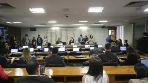 MP do fim da ‘taxa das blusinhas’ avança no Congresso e é aprovada por comissão