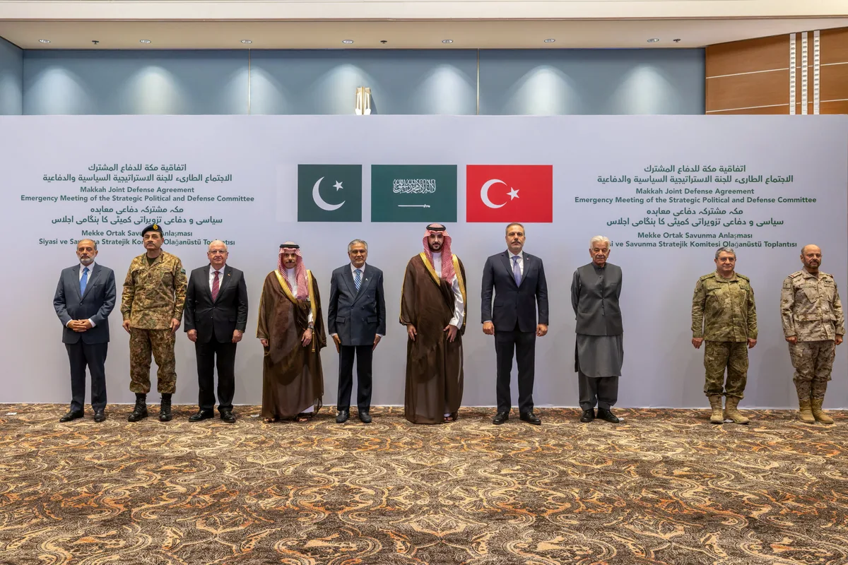 Arabia Saudí impulsa alianzas regionales ante el rechazo de Trump a acudir en su auxilio