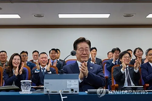 국산 극초음속미사일 전격 공개…北지뢰에 첨단전력 시현 대응