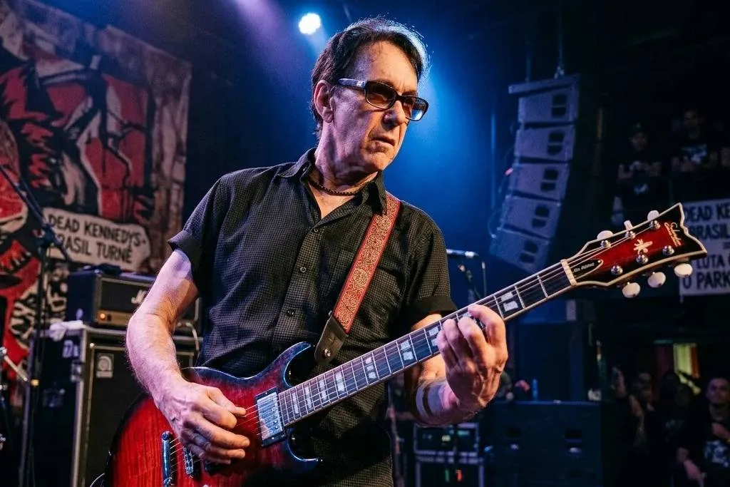 Fundador do Dead Kennedys, East Bay Ray recebe diagnóstico de Parkinson