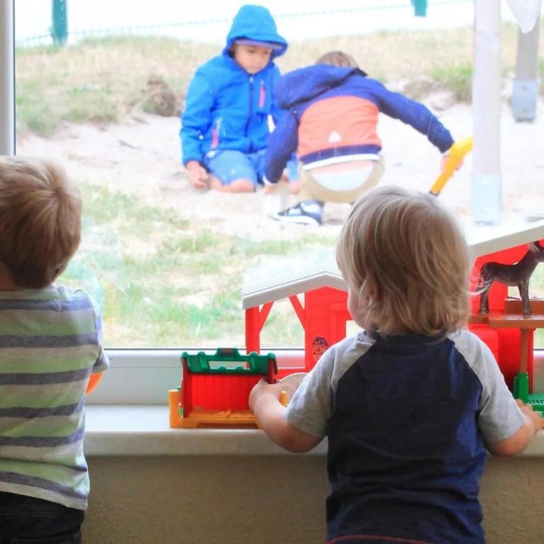 Bevölkerung - Zu wenige Kinder in Sachsen-Anhalt: Kitas bauen Personal ab, Kündigungen drohen