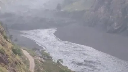 Nouvelle crue spectaculaire au Népal après la rupture d'un barrage provoquée par un glissement de terrain