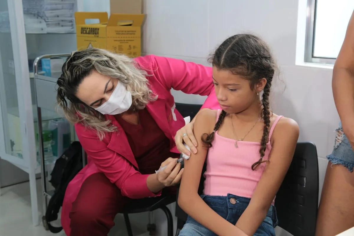 Feira de Santana realiza Dia D de vacinação para crianças e adolescentes no sábado; veja unidades