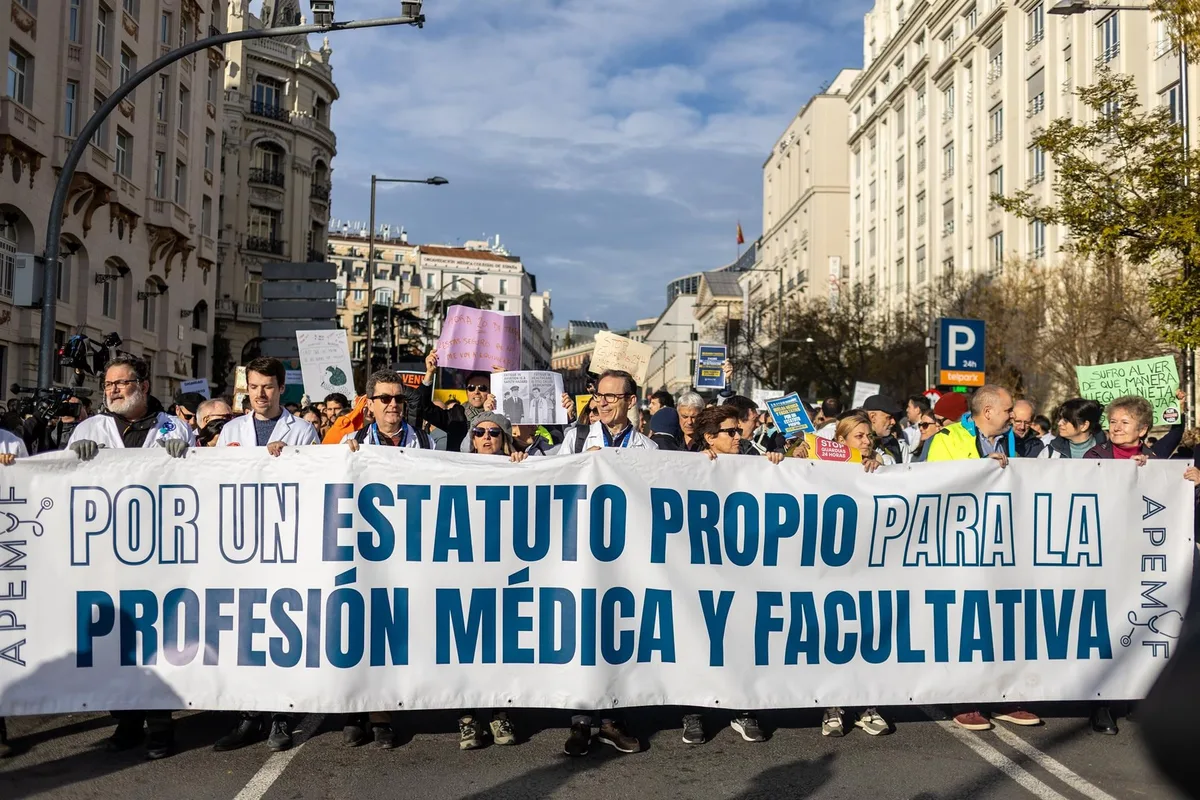 UMYF y APEMYF anuncian movilizaciones previas al 29N para exigir un estatuto médico