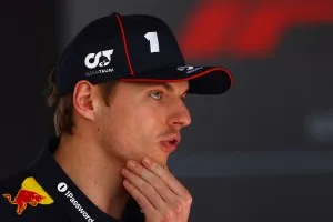 Verstappen vence pela primeira vez em Cingapura; Antonelli fica perto do título