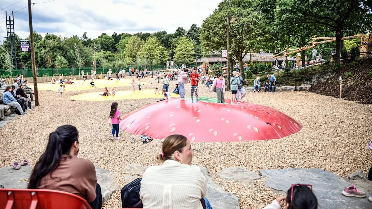 Kloppe am Kinderhüpfkissen - 2 Verletzte! Eltern prügeln sich in Karls Erlebnis-Dorf