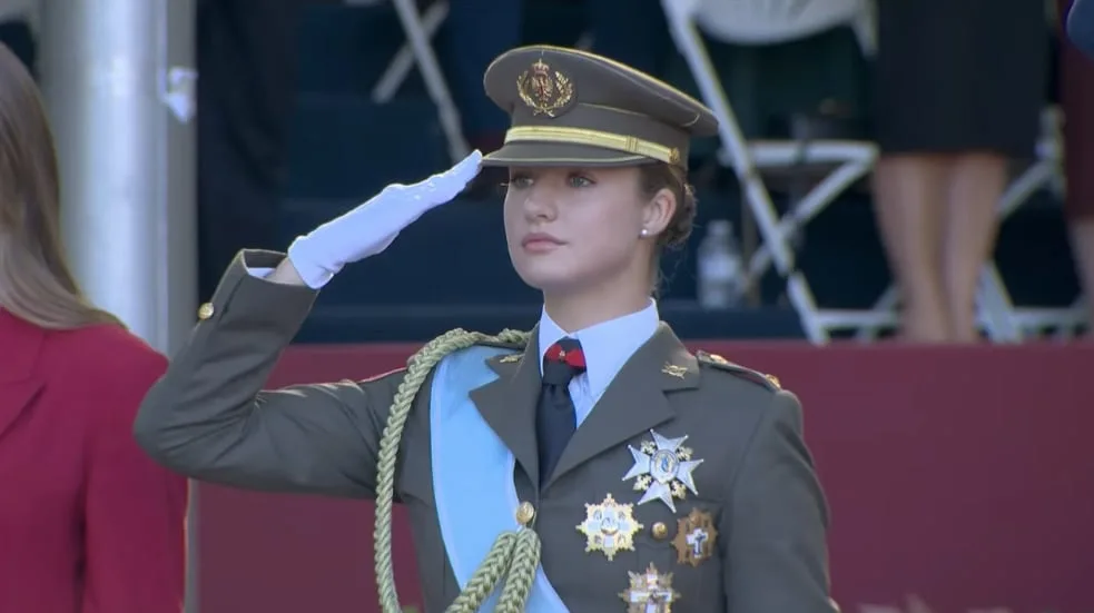 Qué uniforme lleva la princesa Leonor en el desfile militar del 12 de octubre: se estrena como oficial tras tres años como cadete