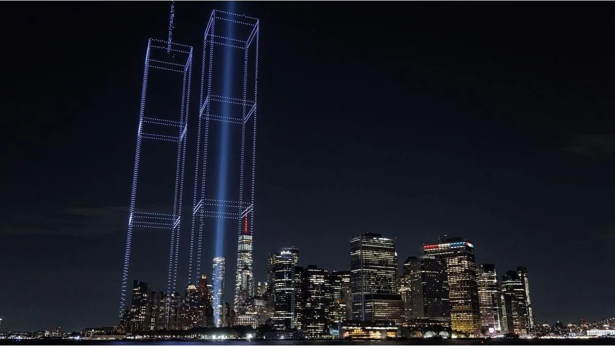A 25 años del atentado del 11-S: el show de drones y luces que recreó a las Torres Gemelas en Nueva York