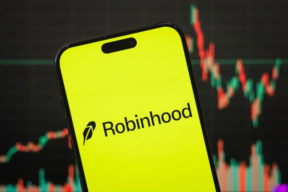 Robinhood Stock Tumbles 5% After 2 Employees Charged With Crypto Trading Fraud
