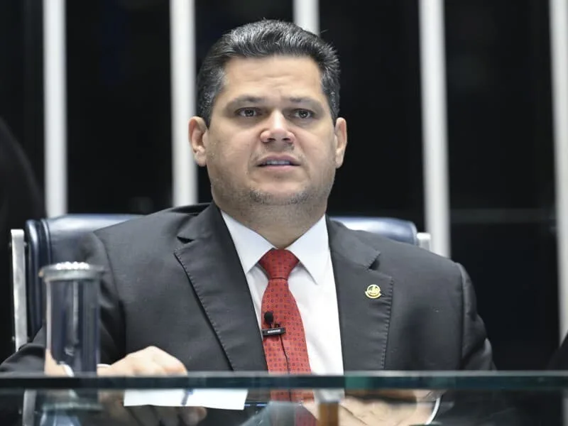 Davi Alcolumbre propõe reaproveitar bases petrolíferas para mineração