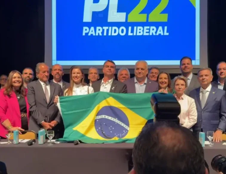 ‘Centrão compreende que jogo está difícil para Flávio Bolsonaro’, diz cientista político
