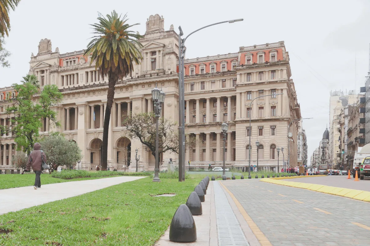 Qué pasa con los honorarios de los abogados tras los fallos de la Corte y la polémica por sancionar a un juez