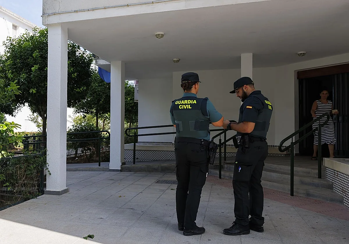 Una deuda de 4.000 euros fue el móvil del crimen de Utrera: «Le dispararon desde un piso y después lo remataron»