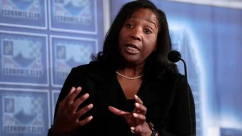 Trump constituye un comité para investigar a Lisa Cook, gobernadora de la Fed