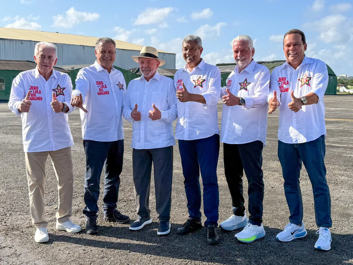 Lula chega a Salvador para liderar caminhada na Liberdade com Jerônimo